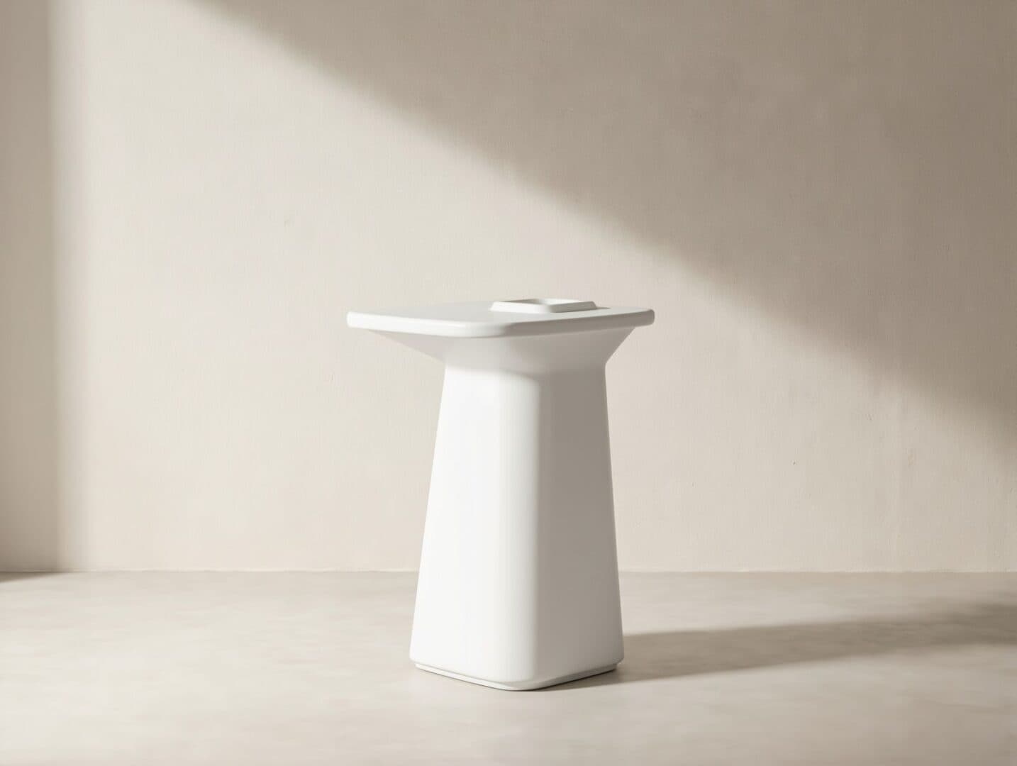 MOMA TABLE