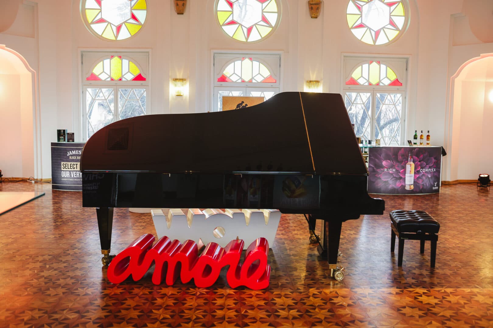 AMORE gallery 1