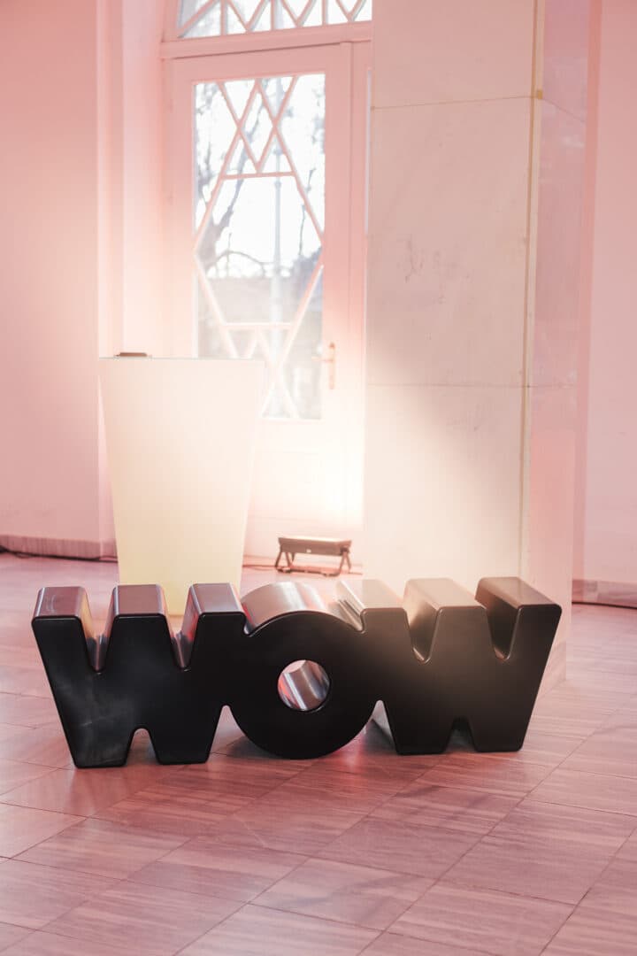 WOW BENCH gallery 1