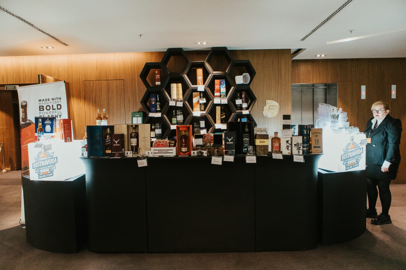 BLACK LINE BAR / HEXA SHELVES gallery 1